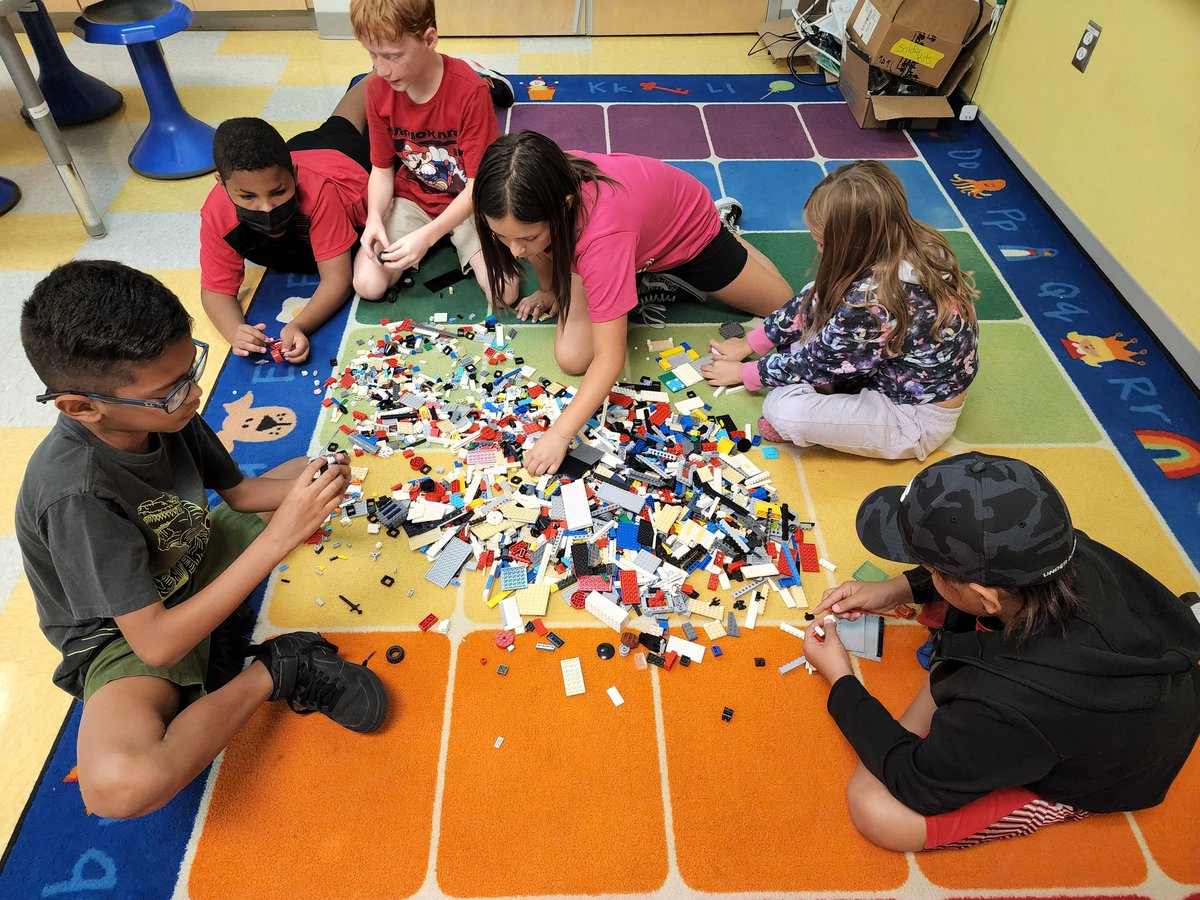 LauraAlbasini's tweet photo. Legos make the best team building activities. https://t.co/tB0NBRoVKV