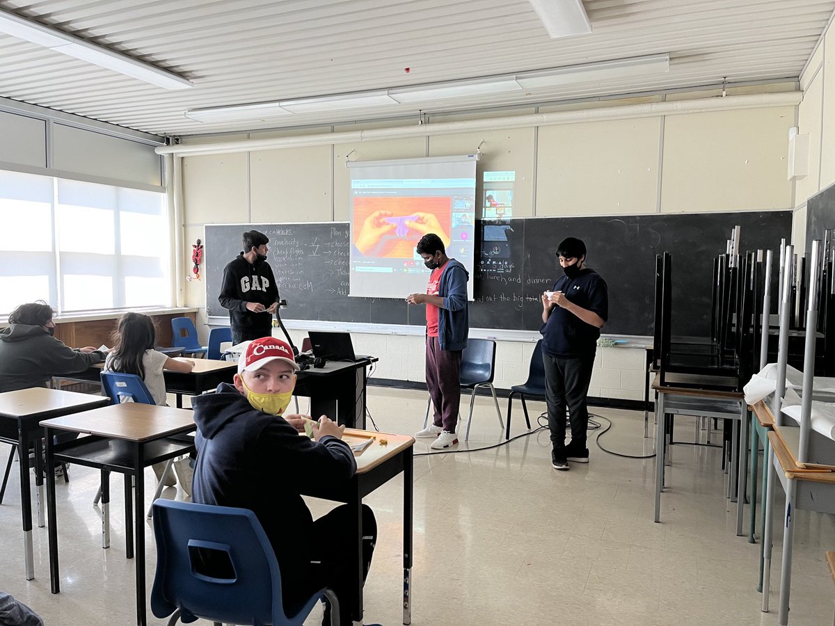 Student from #origami #COY_Peel working together and teaching peers #leadership ⁦<a href="/BalmoralDrivePs/">Balmoral Drive</a>⁩ ⁦<a href="/PeelSchools/">Peel District School Board</a>⁩ #asianheritagemonth
