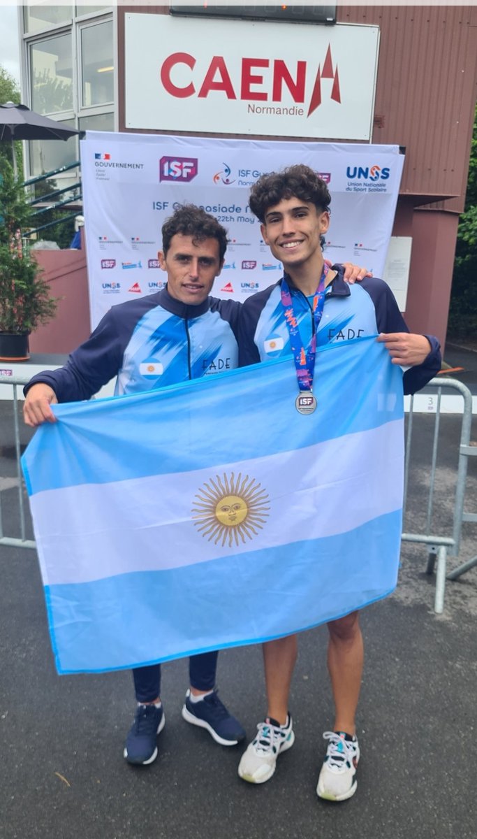 FADEarg's tweet photo. Hoy Argentina 🇦🇷 obtuvo su 2da Medalla de Plata🥈🏃🏽
➡️Atletismo 200 mts. #GymnasiadeISF @ISFsports
Felicitaciones querido Tomy Mondino @MondinoTomy👏, fue un orgullo ver la bandera 🇦🇷 en el podio.
@DeportesAR @lpetrynka
@ines_arrondo @Leot14 @CADA8
Normandy 2022🇫🇷
#SomosFADE🇦🇷❤️ https://t.co/C3bM9rSjmw