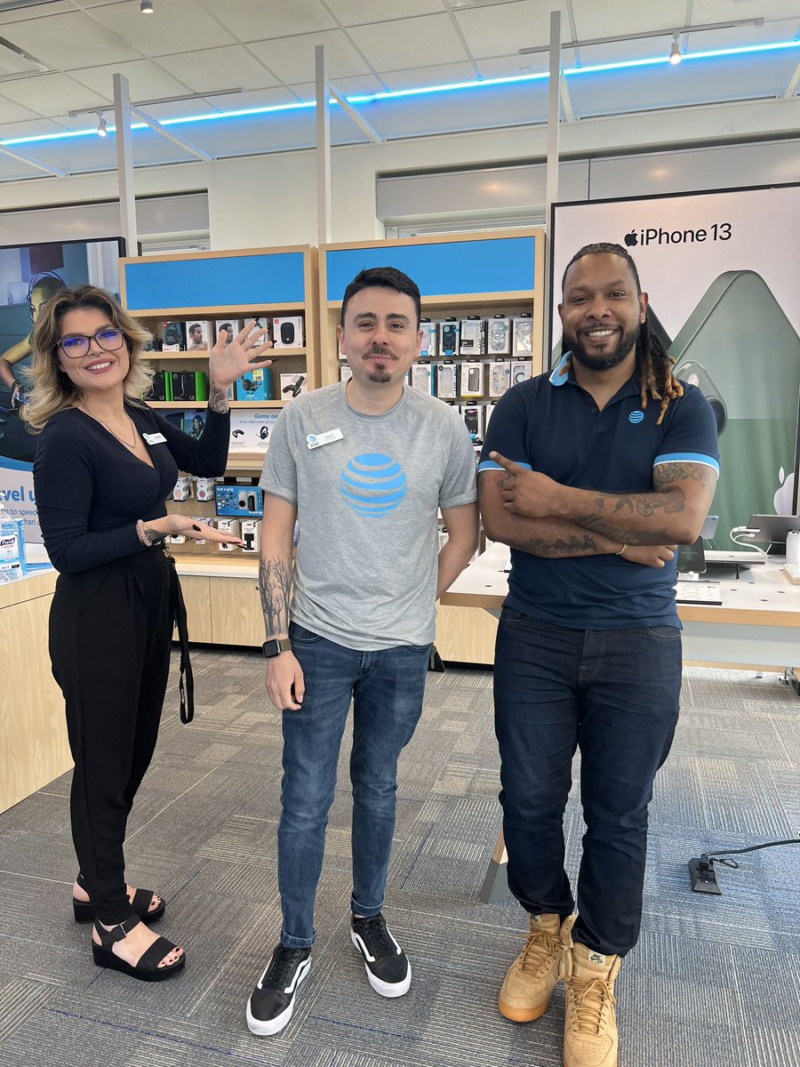 lagacemc1's tweet photo. We’re cheesing for Robert today here at Bridgeport!!! Our first business expert!
The dedication he puts in everyday goes unnoticed. Such an honor to be apart of this! #makingwaves @Joelattstanley @CommingsDesmond @joe_boxer44 @TomMonahan10 @GreaterLakesMkt https://t.co/fnTOgy4ugk