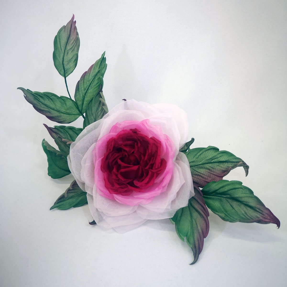 LondonHatWeek's tweet photo. Spotlight on @gulia.mio.millinery who is teaching 2 masterclasses plus a demo for #LHW22
Feather Peony Blooming Beret Aug 2 @ 10:00 am - 5:00 pm
Upcycled Trilby Masterclass Aug 3 @ 10:00 am - 1:00 pm
Hand Painted Petals Demo Aug 3 @ 3:30 pm - 5:30 pm
#londonhatweek
https://t.co/sPdDLaYwpr