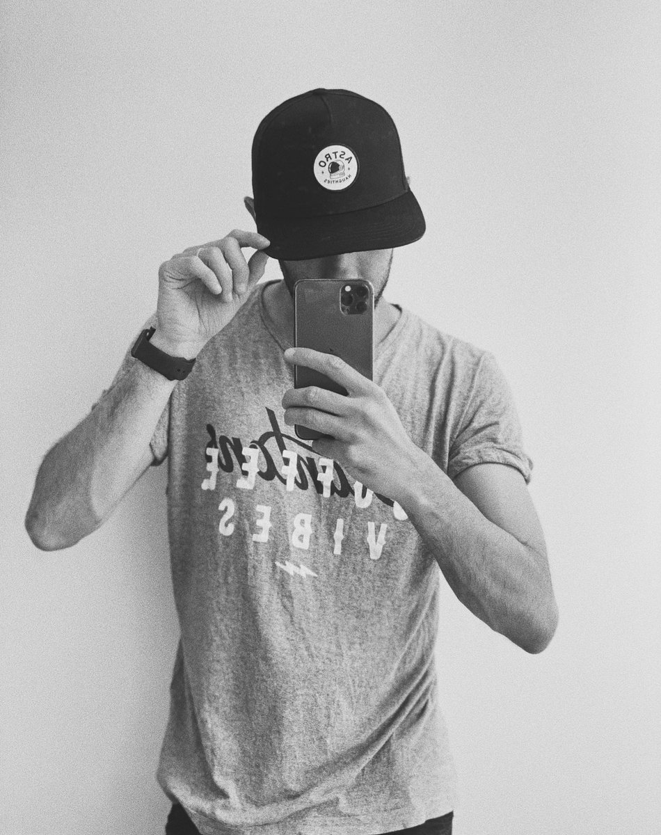 theartistJS's tweet photo. Lovin my new #AstroNaughties cap. Merch coming soon 😎 

#MoonPoloCub #AstroGang #NFTCommunity #NFTProject #NFT https://t.co/QkZbFeBOIp
