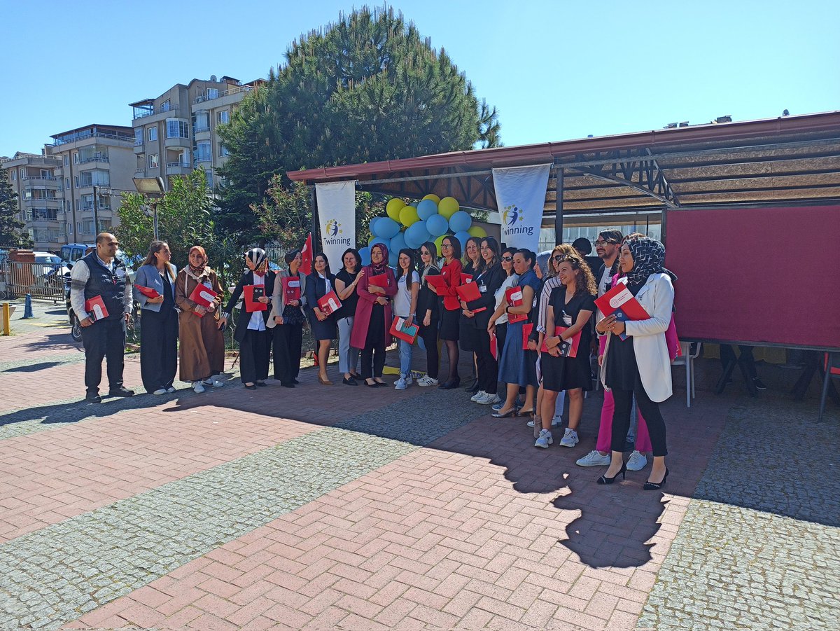 Okulumuz 3-A sınıfının hazırladığı geri dönüşüm konulu etwenning projemizin tanıtım etkinliğinin açılışı İl MEM müdürümüz sayın Ercan YILDIZ tarafından yapıldı.,<a href="/YLDZercan1957/">Ercan Yıldız🇹🇷</a> <a href="/Osmaniyeilkokul/">Sinop Osmaniye İlkokulu</a> <a href="/mutluozturk368/">Mutlu ÖZTÜRK</a> <a href="/sinopilmem/">Sinop Milli Eğitim Müdürlüğü</a> @meseaalp <a href="/albegul/">Bekir Dincsoy</a>