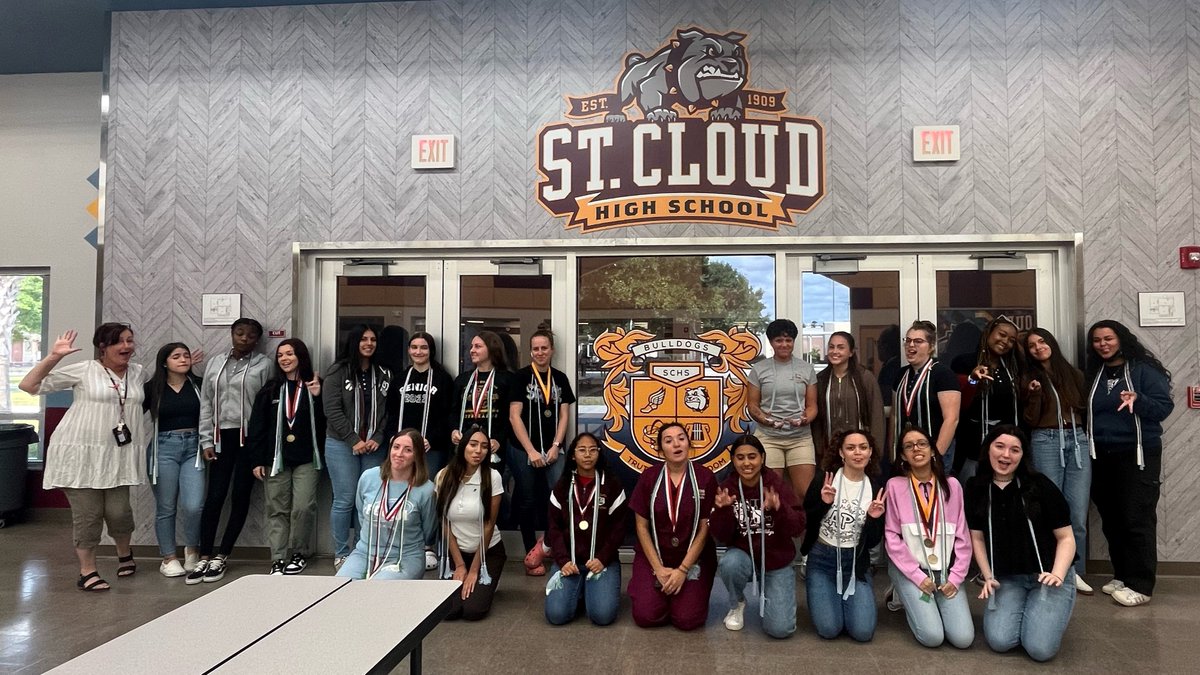 OsceolaCTE's tweet photo. Happy Monday Motivation Day! Let's start the day with some amazing industry certifications over at St. Cloud High School! Way to go Bulldog students!
#skillupOsceola #cteosceola #CTErriffic https://t.co/2sylSzcaxX