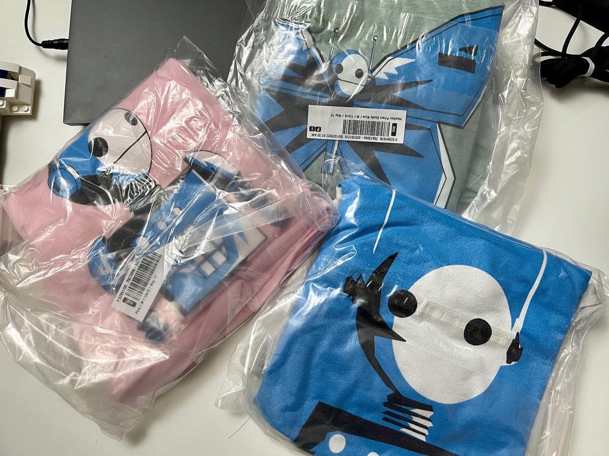 RealMFrancis's tweet image. Got such an amazing surprise this morning! That moment you see your art on a product… there simply isn’t words. #newtoyrobot #independentartist #art #graphictees #buisnessowner #graphicartist #twitch #twitchstreamer #youtubechannel #youtube