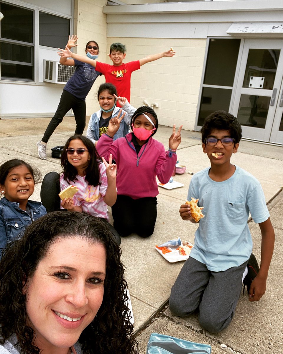 Great day to have lunch outside with some students ❤️