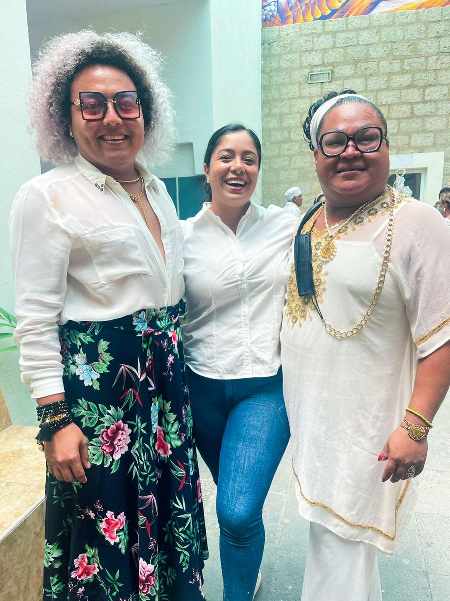 SheilaSotoM's tweet photo. Siempre un gusto saludar a la China Rivera Gómez y Cristian Aguirre mejor conocido como “pimpón”, a quienes les reiteré mi apoyo para las próximas actividades de la diversidad sexual durante el mes de junio. 
Por un Acapulco más libre e incluyente. 🏳️‍🌈⚧ https://t.co/Tw6OtIgB8E