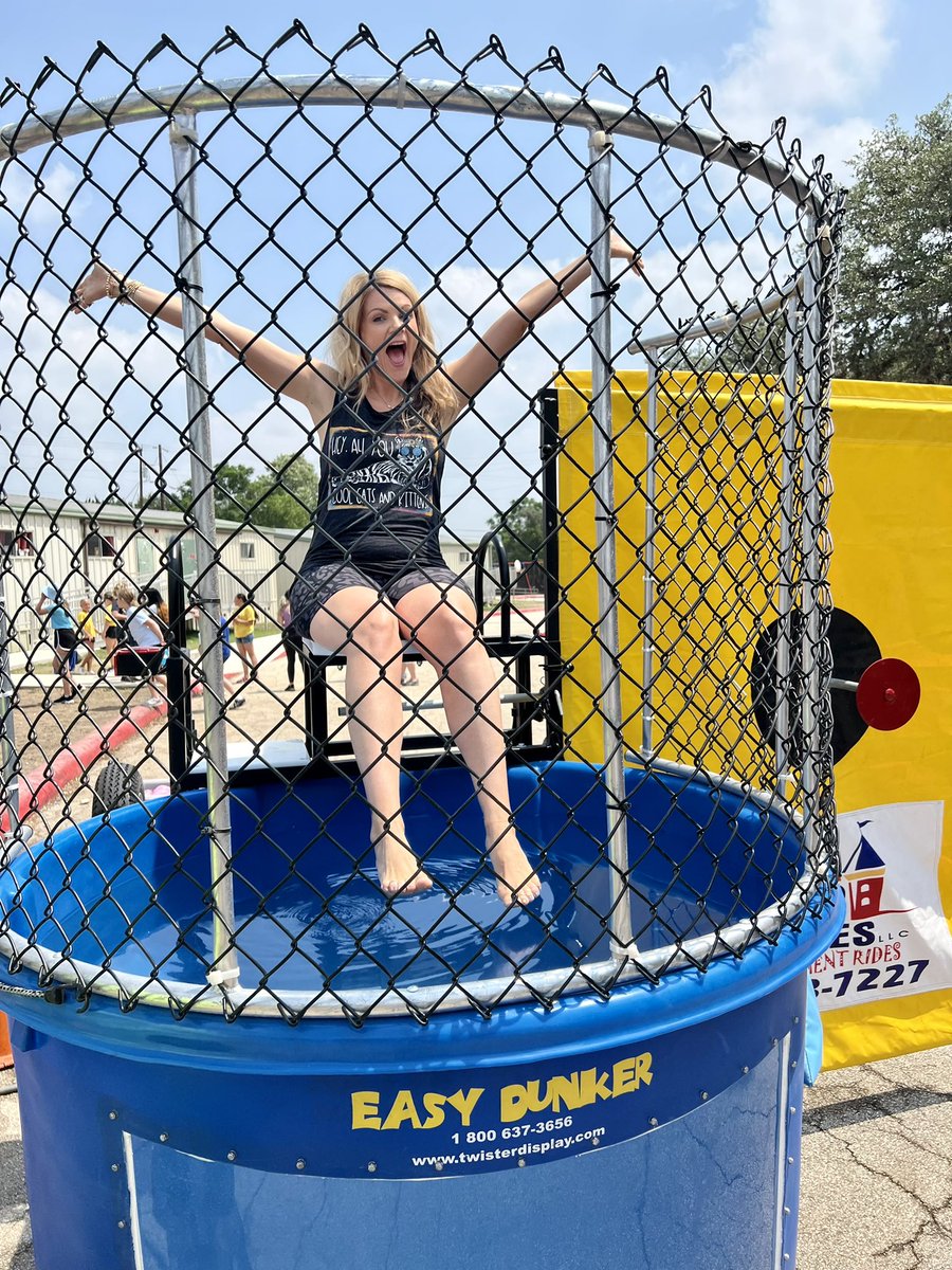 SherryLKehler's tweet photo. Field Day! The Dunking Booth was a success! https://t.co/iOHRHFxS9g