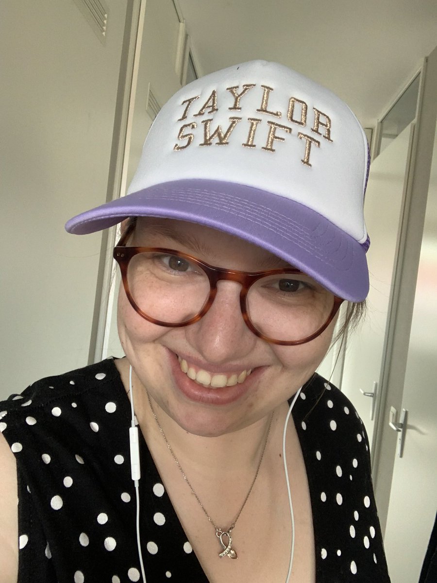 dianne95's tweet photo. @taylornation13 Step 2: have your family (and you)  wear your new Taylor Swift merch https://t.co/2d7FVaFvkx