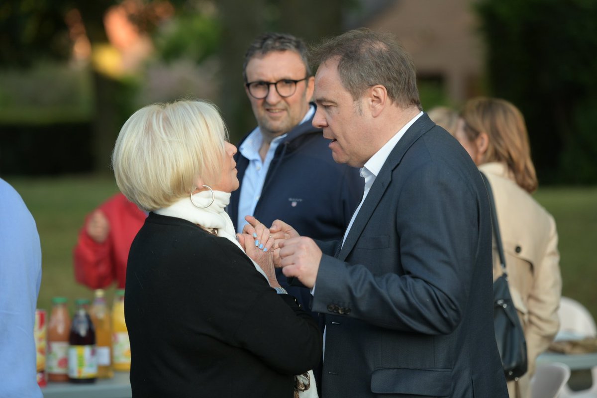 LauDegallaix's tweet photo. ➡️ Se rencontrer et partager, c'est l'essence même de la #Fêtedesvoisins à @Valenciennes_ Merci aux valenciennois pour ces beaux moments d'échanges #valenciennes https://t.co/wyNsdkizwq