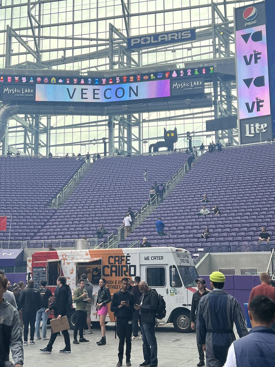 gildagraff's tweet photo. Veecon 2022!! https://t.co/HIIYwvjRr2