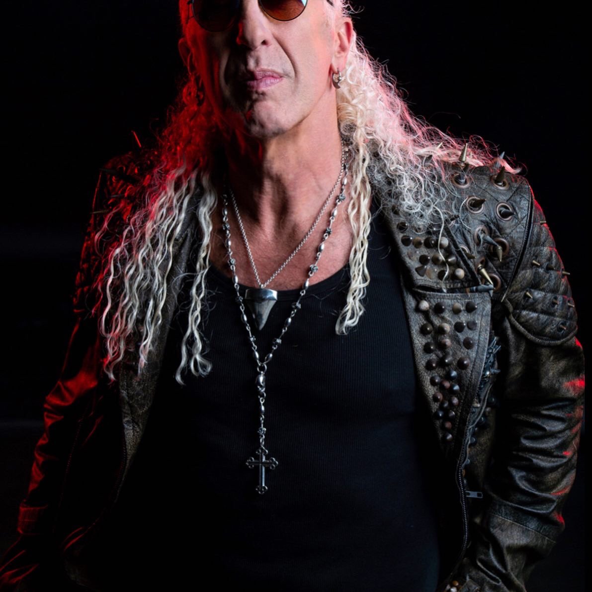 PaulArthurVover's tweet photo. Coming up after “Don’t talk to Strangers” by @OfficialRJDio is the 1 and only Mr @deesnider and “Stand” from the album “Leave a Scar” live online next @HRReading @NapalmRecords #leaveascar https://t.co/ukDKgJ6UDE