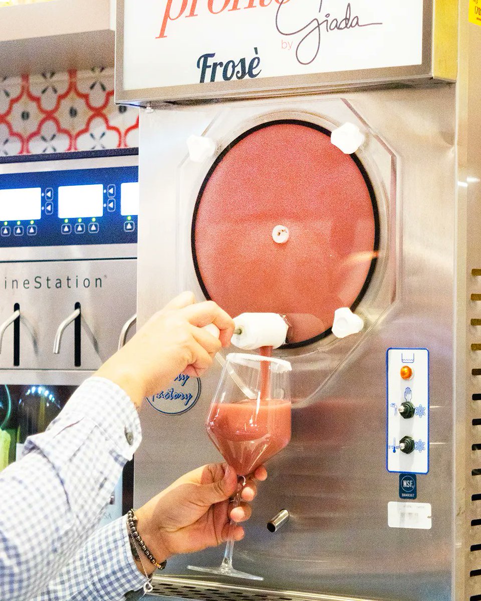 Frosé season is upon is, folks! Come get your grown-up slushie at #prontobygiada for  the perfect warm weather sipper. #feasttheempire <a href="/CaesarsPalace/">Caesars Palace</a>