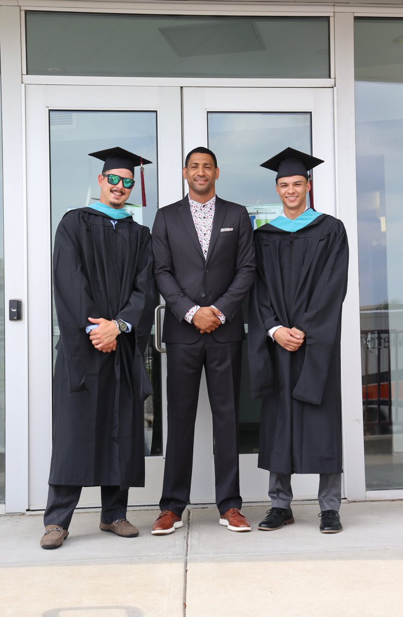 CoachDanaFord's tweet photo. Congratulations to these two real life superheroes ‼️ Could not be any more proud of you two than I am RIGHT NOW‼️ Keep digging and pounding your 🪨 ‼️ Thank you for the value you have brought to @MSUBearsHoops..Best of luck chasing your dreams‼️ #BearGrads @R_pain_10 @jscott_22 https://t.co/jyKnQZzBDK