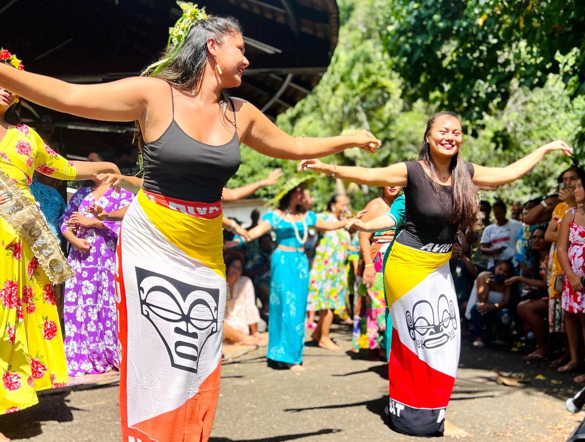 Université Polynésie (@univpf) on Twitter photo 'Ia ora na 🇵🇫 🇫🇷
Salutations depuis la #Polynésie française à nos nouvelles #ministres : Sylvie Retailleau <a href="/sup_recherche/">Ministère Enseignement supérieur et Recherche</a> et <a href="/YaelBRAUNPIVET/">Yaël Braun-Pivet</a> @lesoutremer ainsi qu'à <a href="/CZacharopoulou/">Chrysoula Zacharopoulou 🇪🇺🇫🇷</a>, secrétaire d'état chargée de la francophonie <a href="/francediplo/">France Diplomatie 🇫🇷🇪🇺</a>
<a href="/sretailleau_/">Soisick Retailleau</a> #gouvernement #Universite 'Ia ora na 🇵🇫 🇫🇷
Salutations depuis la #Polynésie française à nos nouvelles #ministres : Sylvie Retailleau <a href="/sup_recherche/">Ministère Enseignement supérieur et Recherche</a> et <a href="/YaelBRAUNPIVET/">Yaël Braun-Pivet</a> @lesoutremer ainsi qu'à <a href="/CZacharopoulou/">Chrysoula Zacharopoulou 🇪🇺🇫🇷</a>, secrétaire d'état chargée de la francophonie <a href="/francediplo/">France Diplomatie 🇫🇷🇪🇺</a>
<a href="/sretailleau_/">Soisick Retailleau</a> #gouvernement #Universite