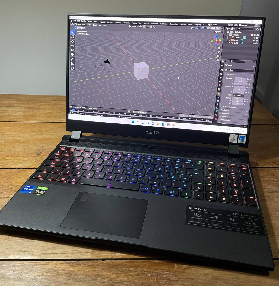 oiemare's tweet photo. Quando eu comecei no 3D meu computador era tão fraco q eu cheguei a pensar em desistir. Demorei meses juntando dinheiro pra conseguir comprar um usado. 
Hoje recebi esse notebook da NVIDIA com uma RTX 3060 pra testar. Tô até me tremendo. Feliz demais https://t.co/oZ8jNQZimP