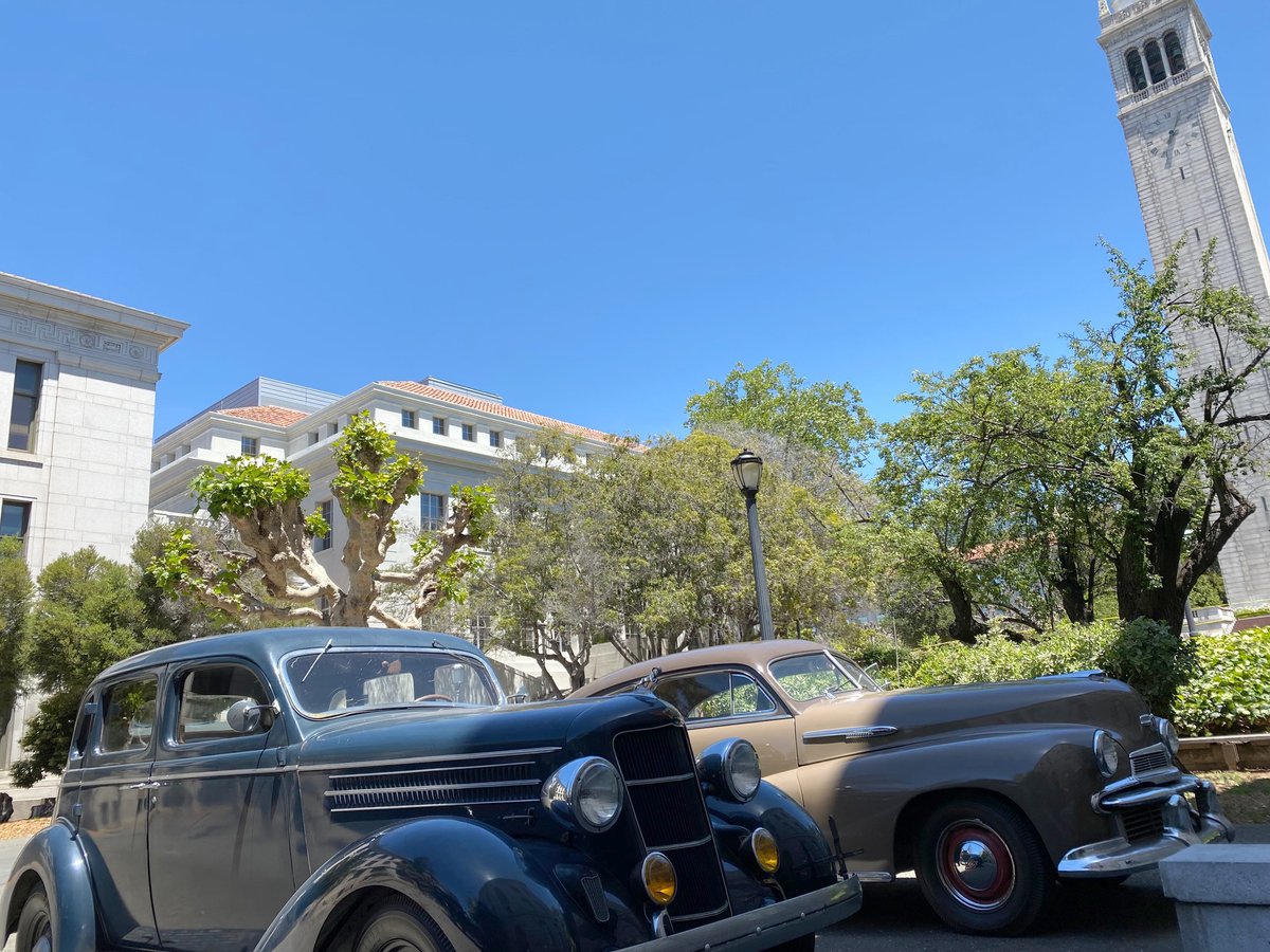 UCBerkeleyLib's tweet image. UC Berkeley is *always* ready for its close-up. 🎥

Today, the campus is making a star turn as a shooting location for “Oppenheimer,” directed by Christopher Nolan and starring Cillian Murphy, Emily Blunt, and Matt Damon.

And cars. Lots of vintage cars.