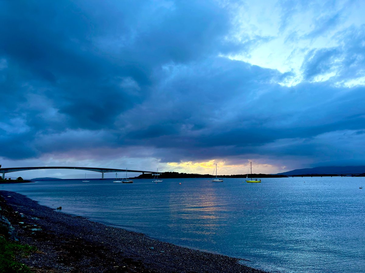 Skye bridge sunset - Kyleakin, Isle of Skye #scotland 20/05/22 <a href="/angie_weather/">angie phillips</a> <a href="/ThePhotoHour/">#ThePhotoHour</a> <a href="/StormHour/">#StormHour</a> <a href="/VisitScotland/">VisitScotland</a>