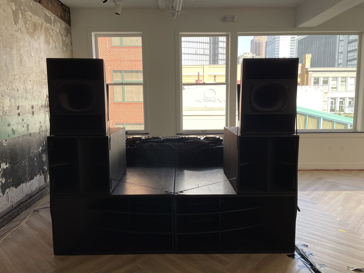 🔊 PITTSBURGH 🔊 
<a href="/Rush_Promo/">RushPromo</a>, <a href="/Northgate_Labs/">Northgate Labs</a>, &amp; ourselves are in the lab working to bring you a proper dubstep function this evening! Just a couple hours until we get after this Road to <a href="/YondervilleFest/">Yonderville Fest</a> stop in Pittsburgh.
LETS GOOOOOOOO 🔊🔊🔊