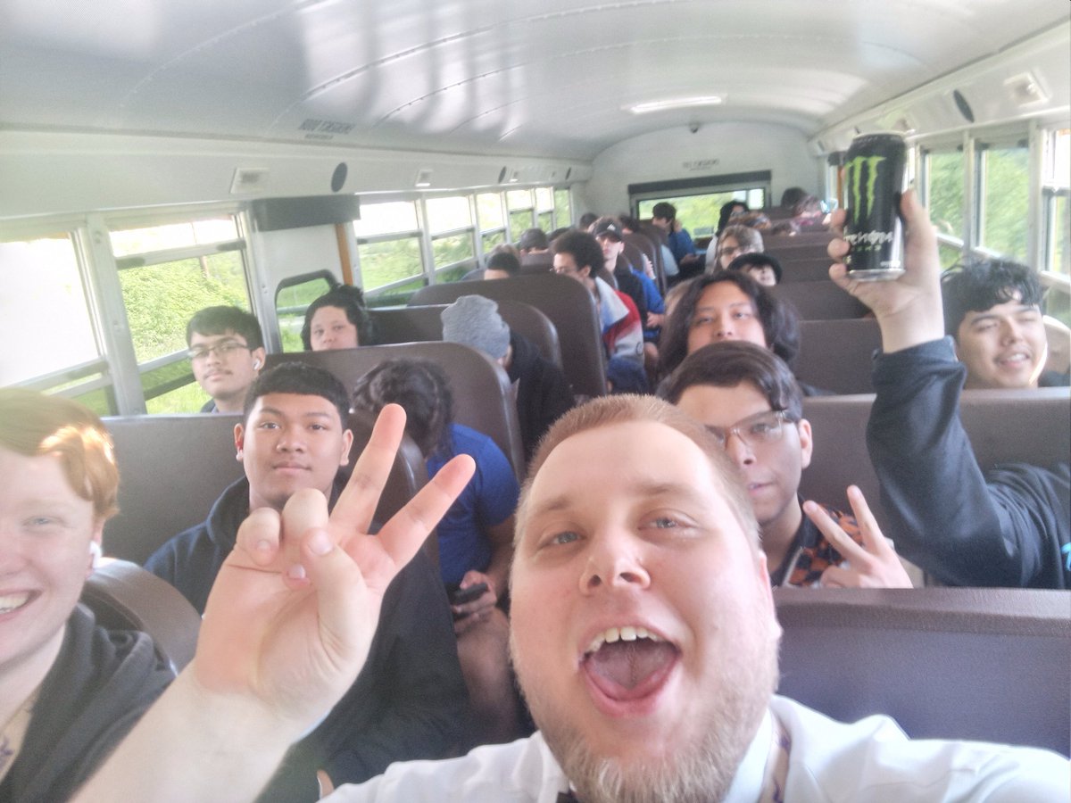 The Lake Stevens esports crew has loaded up with the @SedroE crew and we are now on our way to the @highschool_gg State Championship in Vancouver, WA!
