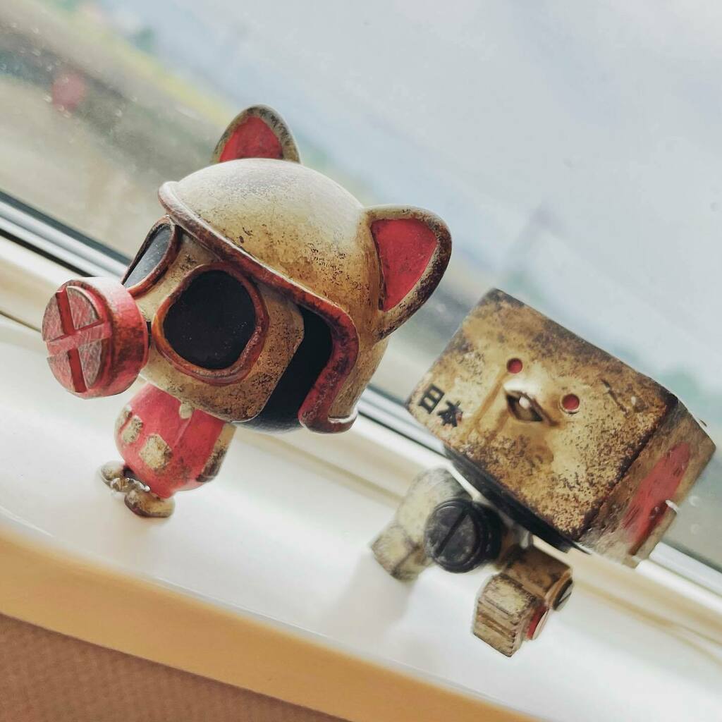 yamazaru123's tweet photo. おはようございます‼️
デザフェスへ向けて新幹線で出発👈
ブースNo.K-67 よろしくお願いしまっす😊
#yamazarutoy #gasmask #threeatoys #squaremk1 #デザフェス55 https://t.co/N2QrCnqdk3 https://t.co/4NrX7B4AQs