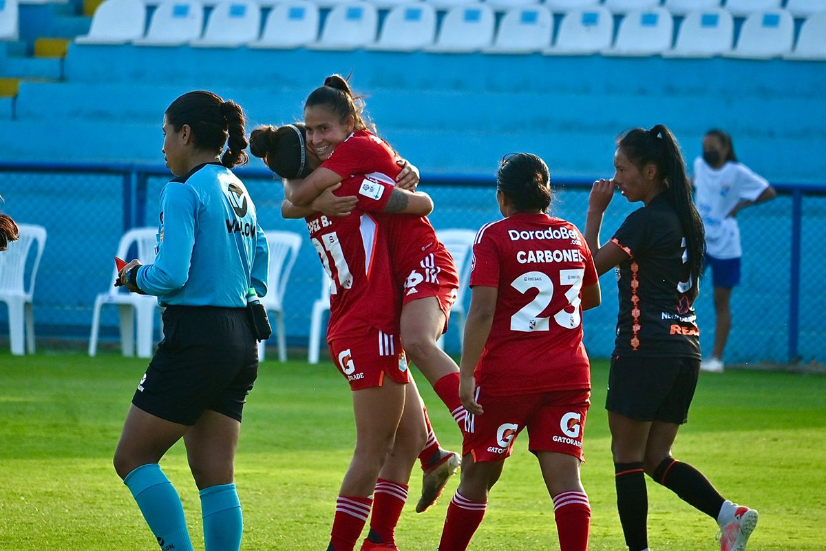 futbro.pe on Twitter: "¡GOLEADA DE SPORTING CRISTAL 🎽! Alondra Vilchez y  Katsumi Cuenta marcan el tercero y el cuarto gol ⚽⚽ de Sporting Cristal,  respectivamente, que ya golea a Ayacucho FC por