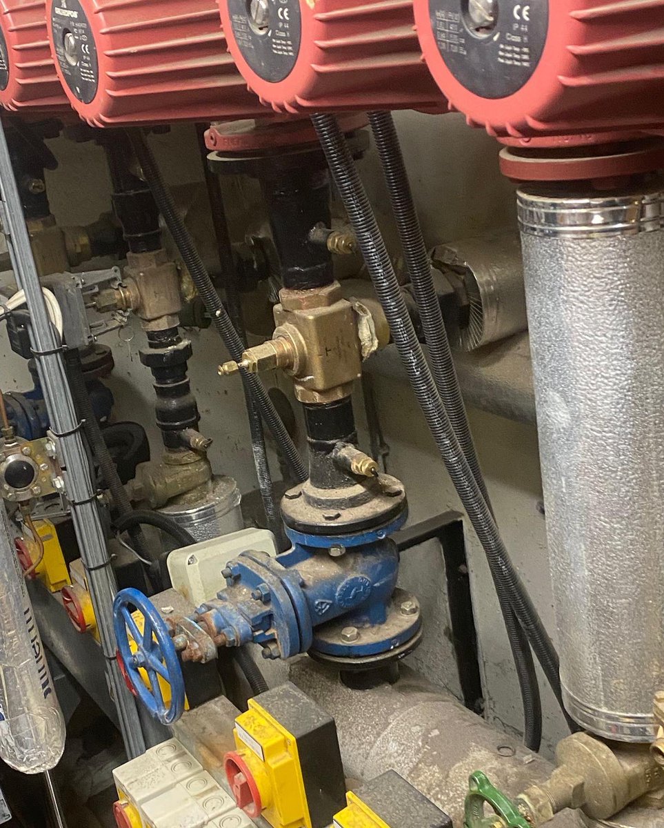 We supply many commercial gas engineers and plumbers in Oxfordshire, we love being apart of the chain that keeps hospitals, schools, colleges, universities, hotels, sports centres, bars, restaurants, shopping centres &amp; many more commercial premises going.