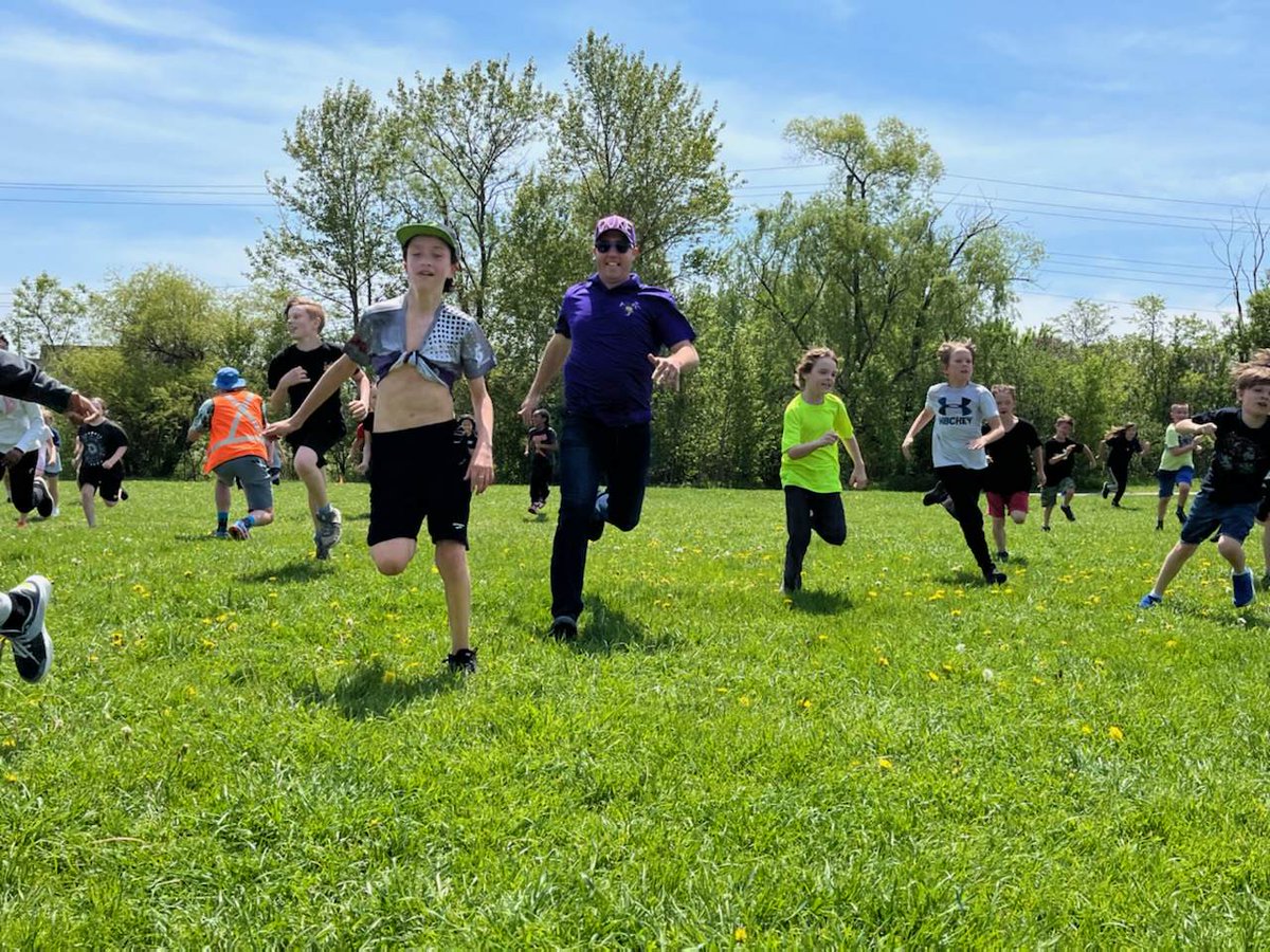 TheDukeofC2013's tweet photo. Our Running Club was ready to run into the long weekend. Enjoy your time with family and friends this weekend Dragons. #DUKEROCKS https://t.co/KcJFLr2dEX