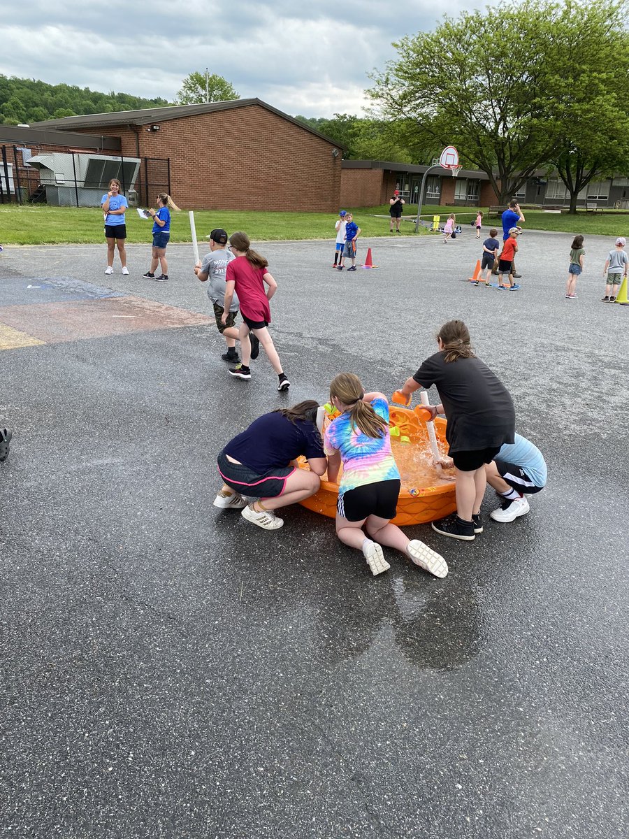 jquerryFCPSPE's tweet photo. Teamwork, strategy, showcase of skills, a STEAM powered mini golf course, and a little water fun.  SES Field Day was a blast. #SESbestyearever https://t.co/kdO5pqLLbV
