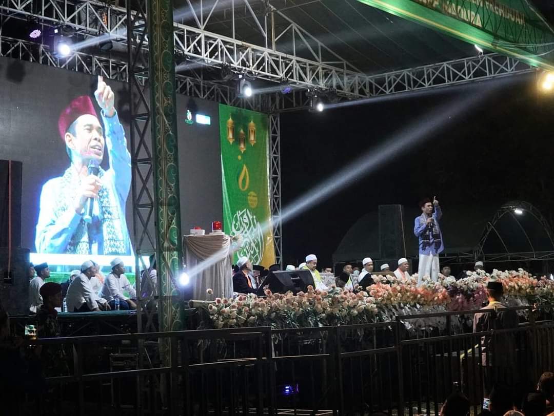 Psantren al-Amin Prenduan, Sumenep, Madura.