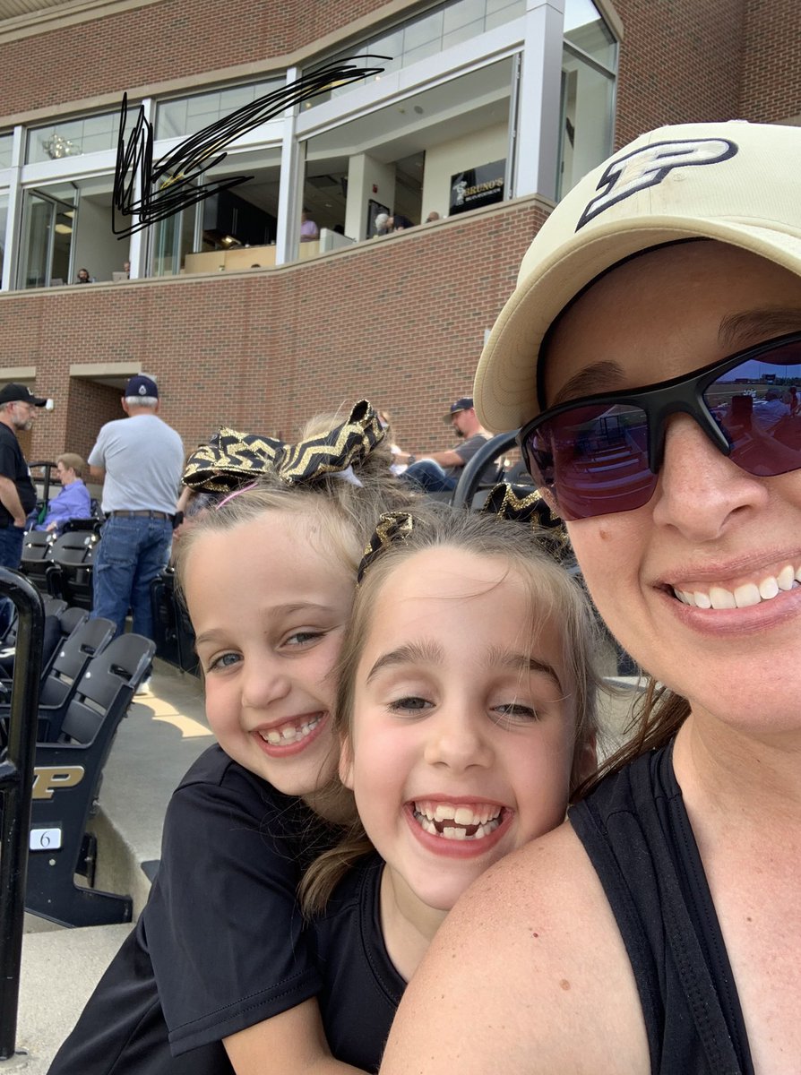 LeslieCharters's tweet image. Got a pic with Daddy at the @PurdueBaseball game! @DrewCharters #RadioAnnouncers #ColorCommentary