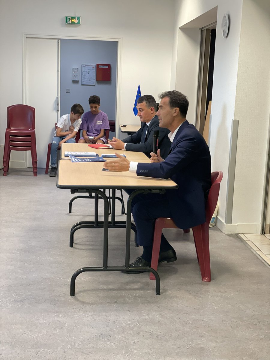 L ‘Europe au cœur du quartier des Sablons.On ne construit jamais de politiques publiques sans y associer nos concitoyens.C’est dans cet état d’esprit que j’ai souhaité organiser cette conférence afin de confronter nos perceptions de l’Europe et recueillir la parole des habitants