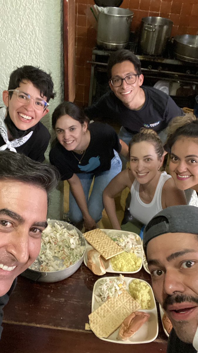 pacojivi's tweet photo. #TwitterForGood #TwitterCooks regresando un granito de arena a nuestra sociedad. #CasaTochan, gracias por recibirnos y contarnos historias inspiradoras de bondad y superación. https://t.co/JffdtAOqwp