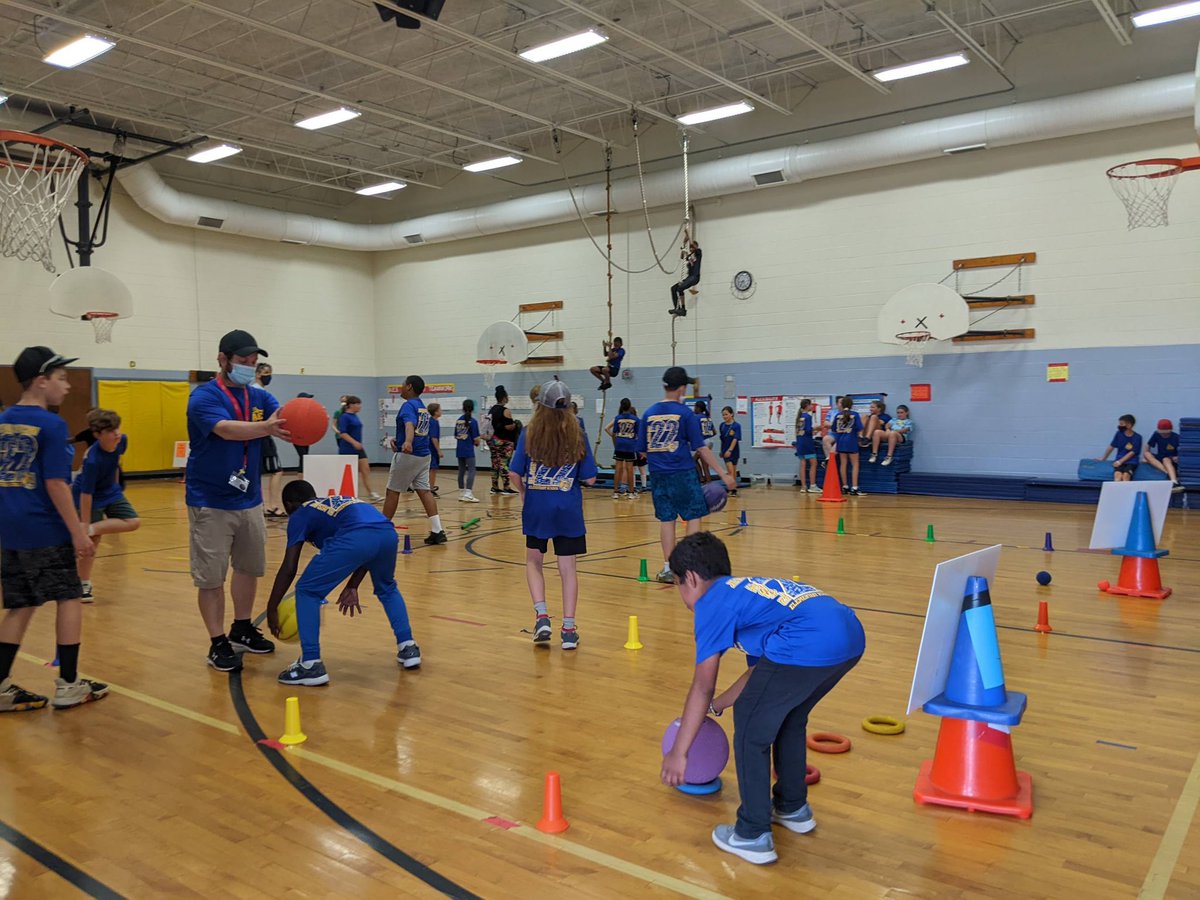 hcpss_aes's tweet photo. A fabulous Field Day in the books! Thanks to Mr. Graham &amp; Ms Smalls for doing an amazing job organizing the event!! AES parents are simply amazing! All of our students loved every minute of it! https://t.co/SDvJ1aWQEF