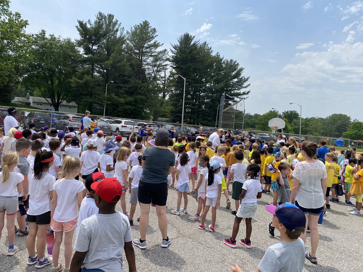 hcpss_aes's tweet photo. A fabulous Field Day in the books! Thanks to Mr. Graham &amp; Ms Smalls for doing an amazing job organizing the event!! AES parents are simply amazing! All of our students loved every minute of it! https://t.co/SDvJ1aWQEF