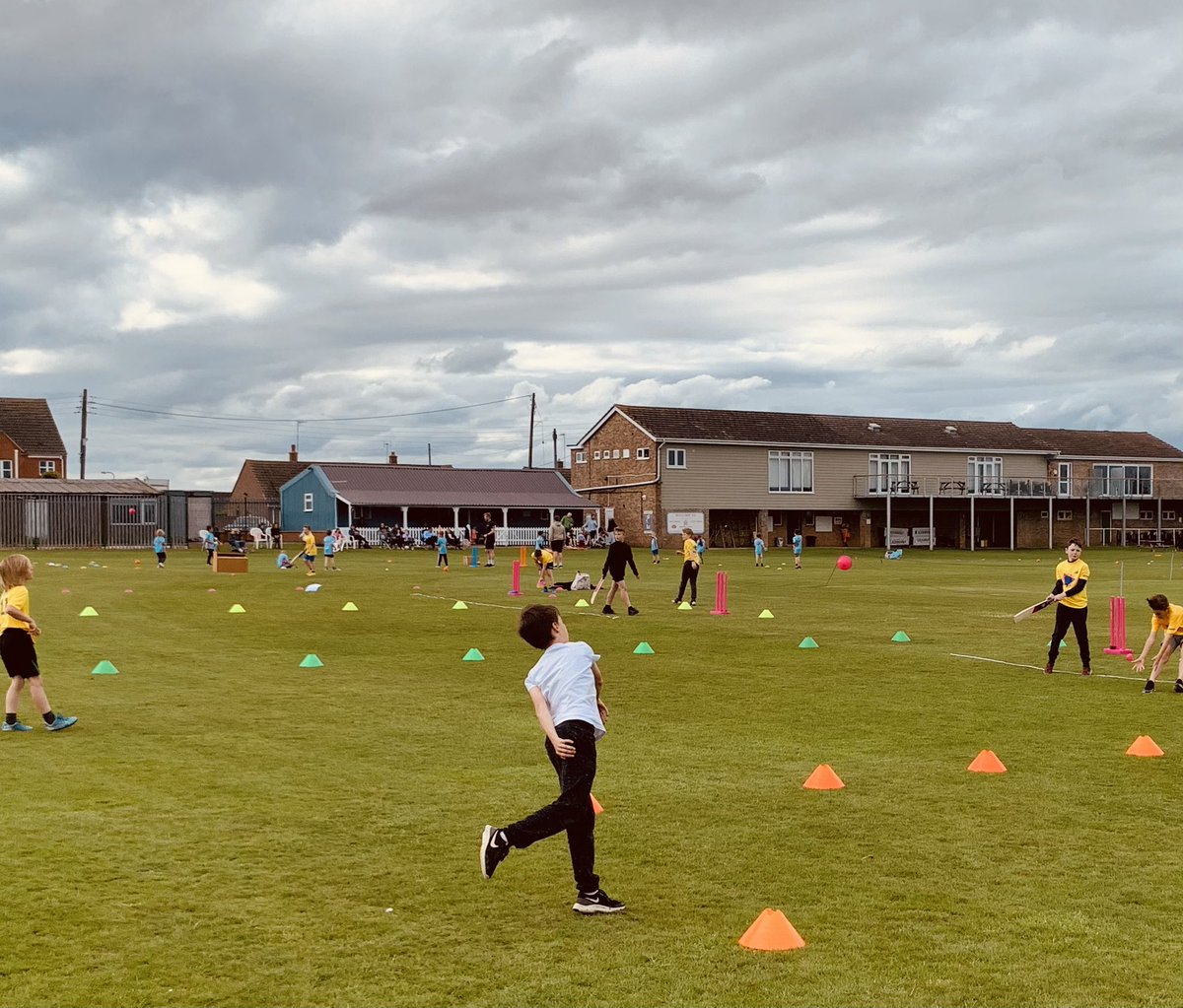 Long Buckby Cricket tweet media