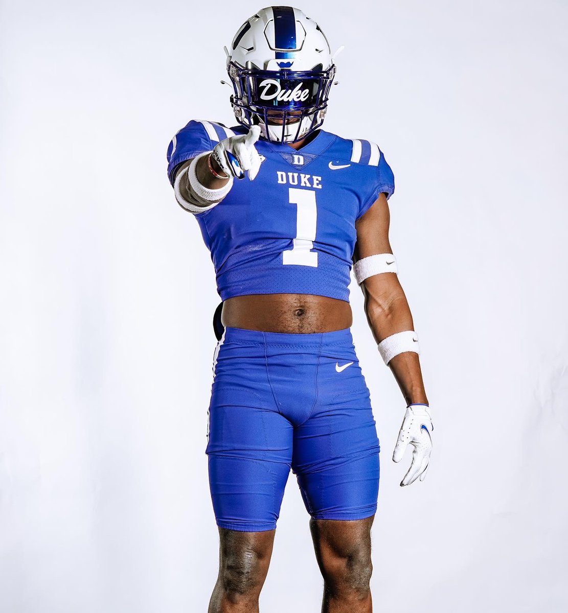 Darius_joiner24's tweet photo. Everything that you thought was tryna drown you...was just tryna teach u how to swim 🦈 #Committed @DukeFOOTBALL @CoachMikeElko @coachhemp @DwayneThomas_ @RivalsPortal @mfarrellsports @DraftDiamonds https://t.co/w39F91hSd0