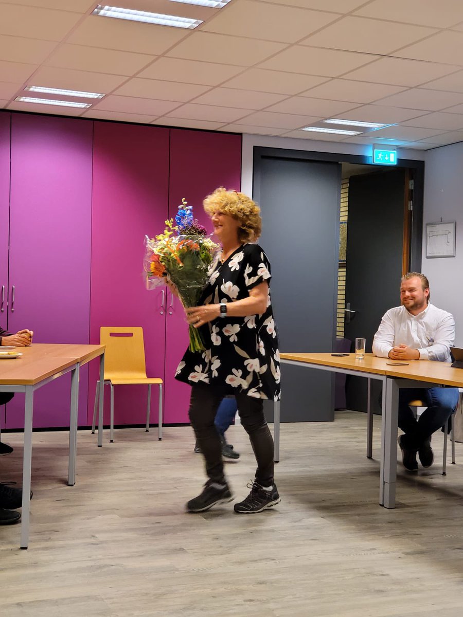 Geslaagde algemene vergadering! Mooie huldiging aanwezige jubilarissen, afscheid van Trudie van Duin als secretaris, 3 nieuwe bestuursleden: Marjon Huibers, Tim Kathmann en Mirko Groenendijk welkom! Uitreiking <a href="/Reddingsvloot/">NRV Nationale</a> bedankschildje aan bemanning voor inzet watersnoodramp.