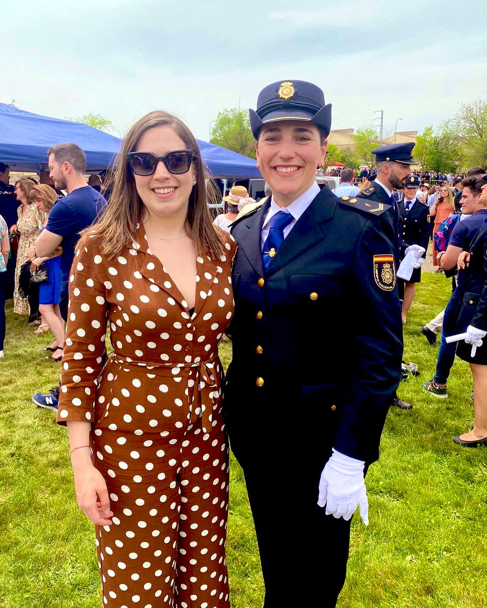PCondeSabaris's tweet photo. Orgullosa de tener un miembro más de la familia que pertenezca a las fuerzas y cuerpos de seguridad del estado 👮🏻‍♀️, pero sobre todo de que hayas logrado tu sueño. Enhorabuena hermana 👏🏻👏🏻👏🏻 disfruta de tu profesión !!  @policia https://t.co/e9z3nsfBSY