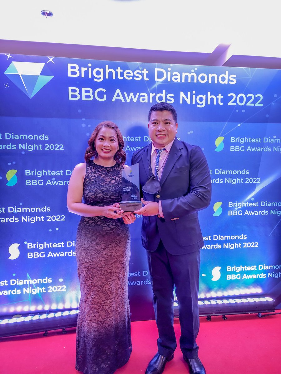 junimdizon's tweet photo. At the 2022 Security Bank BBG Brightest Diamonds Awards Night. Angeles Mcarthur Branch bagging the Emerald Award for Outstanding Branch for Class C Category 💎 Congratulations Team Mcarthur 🎊🎉💐 It's another milestone for the Branch ❤️ https://t.co/VMnKu9BKnL