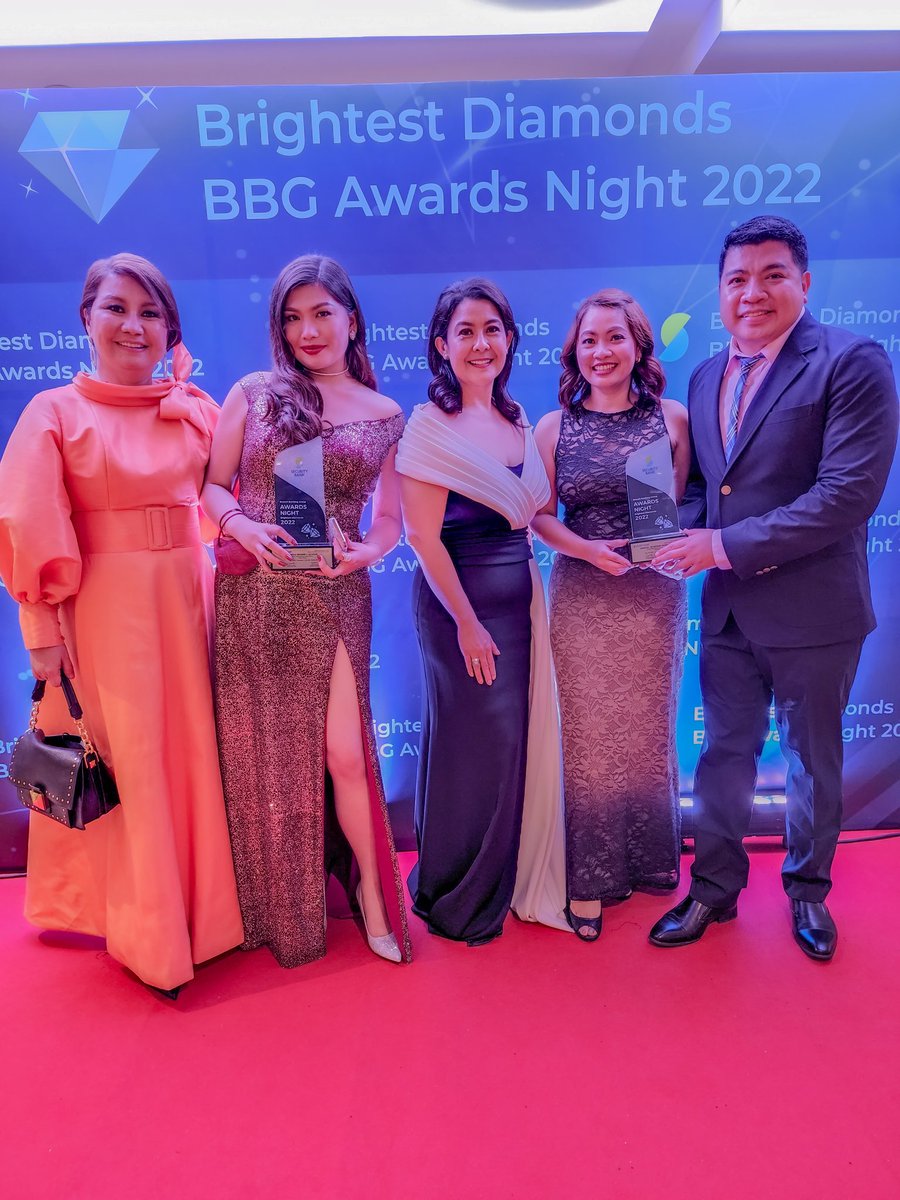 junimdizon's tweet photo. At the 2022 Security Bank BBG Brightest Diamonds Awards Night. Angeles Mcarthur Branch bagging the Emerald Award for Outstanding Branch for Class C Category 💎 Congratulations Team Mcarthur 🎊🎉💐 It's another milestone for the Branch ❤️ https://t.co/VMnKu9BKnL