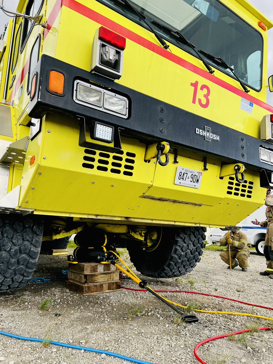 SOCC_Corp's tweet photo. Heavy rescue @Paratech_Inc University delivered by @SOCC_Corp . Structural collapse, rigging, heavy lifting with airbags, heavy vehicle rescue, and patient care. 

In order to do these operations you need to understand the physics, theory, weights, as well as the equipment. https://t.co/siX8rEcysx