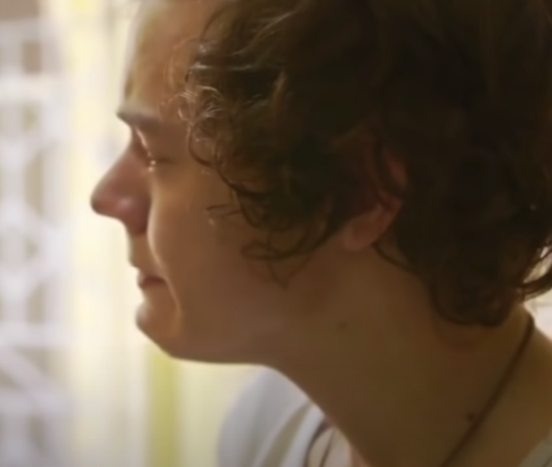 InStyle's tweet photo. "You don't have to be sorry for leaving and growing up" #HarrysHouse https://t.co/Pp8JOjBg51