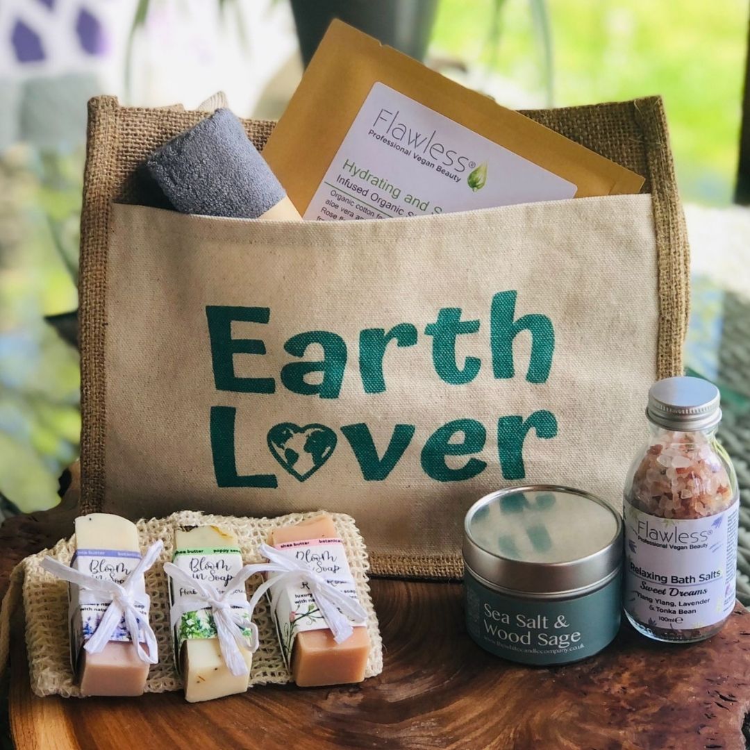 earthloveruk's tweet photo. Our new Love Plenty - Relax Gift Set, treat yourself or send one to someone who needs to be reminded to take it easy.  🌍💚 https://t.co/YXudTaSIiN #ecogifts #giftideas #giftsets #treatyourself #presentideas https://t.co/qGnifQEqkC