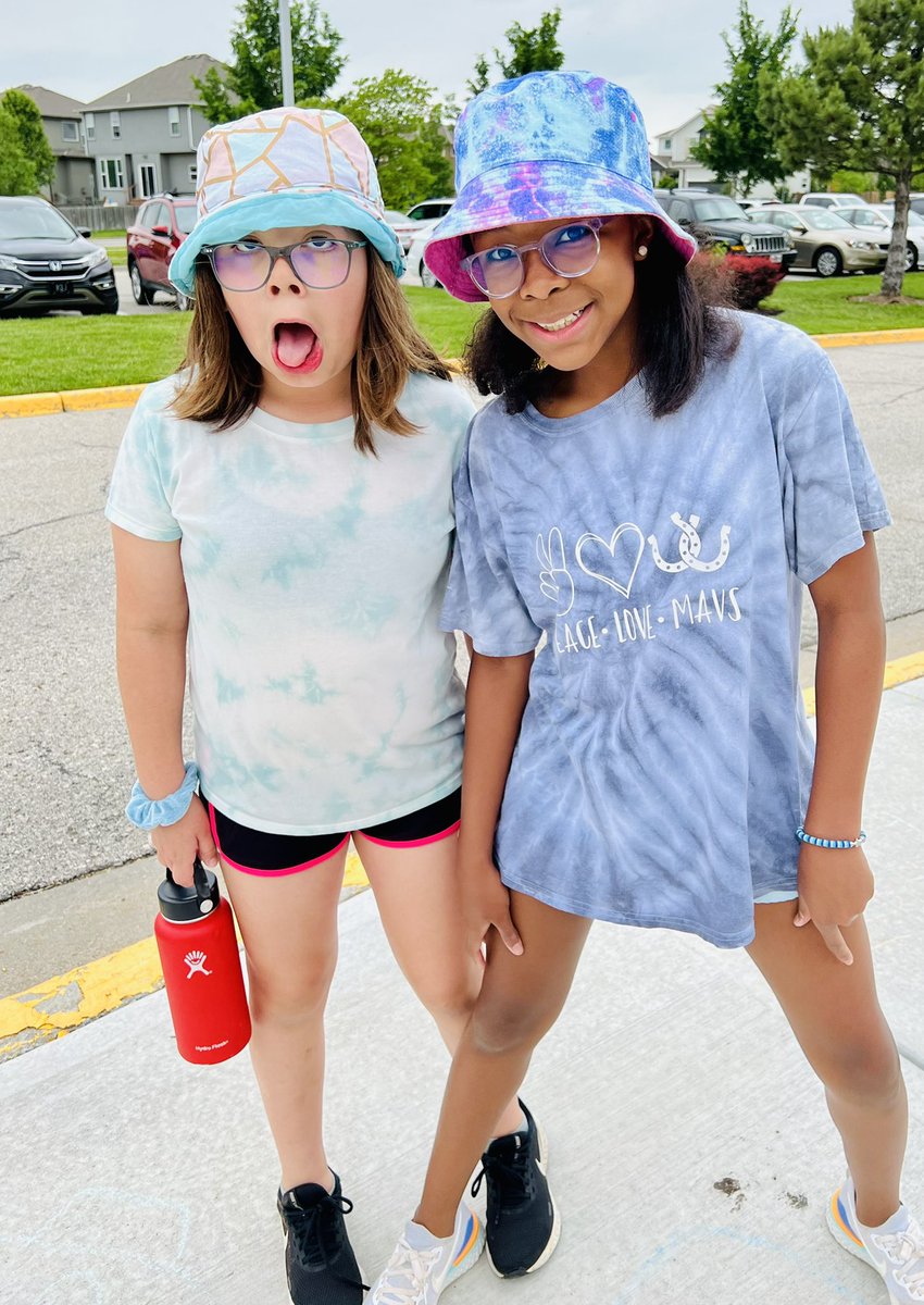 MMillhuff's tweet photo. Who are these cuties? #MovinMAVs Field Day is awesome!! @MadisonPlacePTO @MadisonPlaceK5 https://t.co/BQlLnAVQ0N