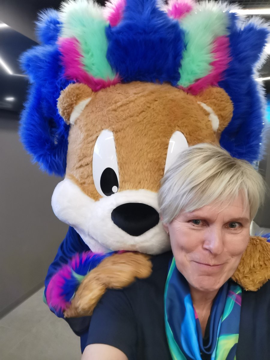 SarittaDuhamel's tweet photo. What a nice and joyful moment with Miracleo at #nokiaarena during my break at work as volunteer.
#miracleo #2022iihf #iihf #volunteers #icehockey #iihf2022worlds #jääkiekko #mmkisat #Tampere #Finland https://t.co/qEEvVPDrSw