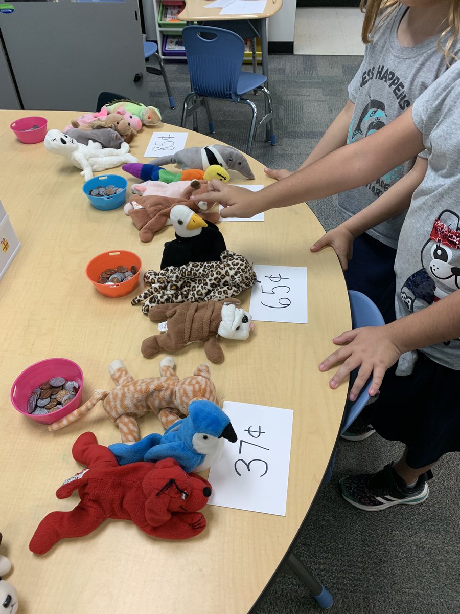 PageElem's tweet photo. Ms. McKenna’s first grade class got to go shopping today as they finished learning about money! So much fun! 💰 @LeeSchools #raymatweets https://t.co/zi4pHSMrwl