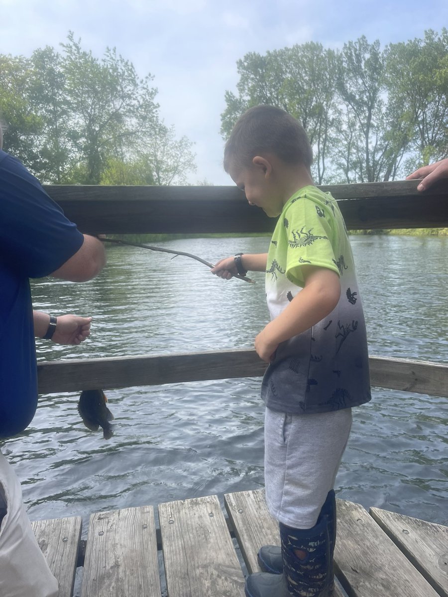 ElizabethRayl5's tweet photo. Fishing Fridays are always fun at Outdoor Prek. Everyone caught at least one fish with homemade poles. @Boulevard_STEM 
#STEMdogs 
#outdoorlearning https://t.co/hJhhVvpH8W