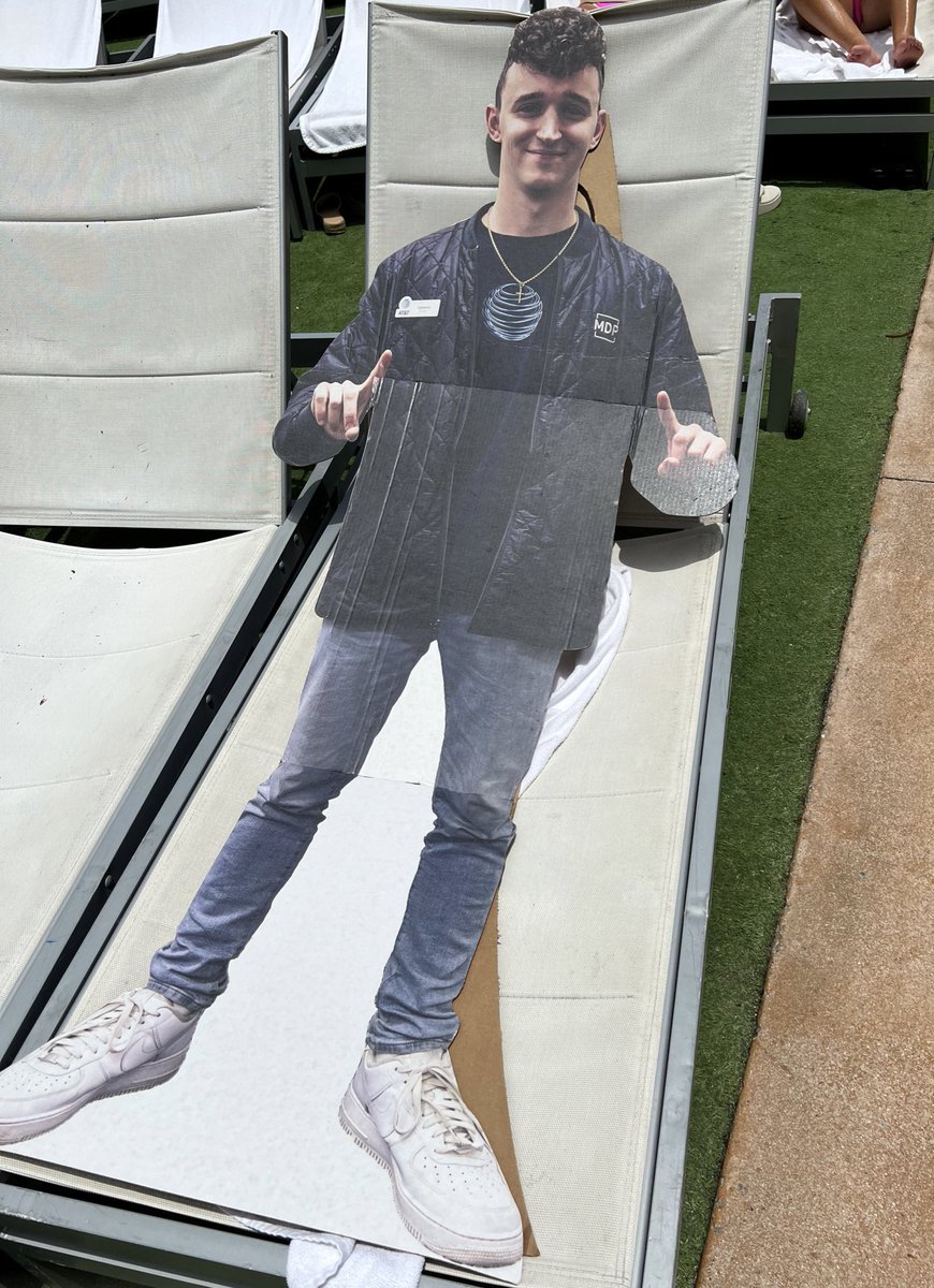 What do you do when you win Summit but can’t go on the trip? Send a cardboard likeness in your place! 😂 Miami’s looking pretty sweet! 🔥 Big thanks to <a href="/JeffBjb292/">Jeff Brown</a> for flying him down safely. Look out for him at Summit and get a picture! 🏔 #CardboardCam