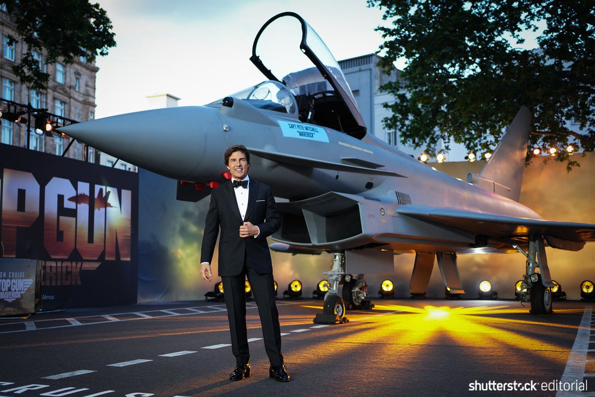 ShutterstockNow's tweet photo. .@TomCruise continues the #TopGunMaverick publicity tour at the UK premiere in Leicester Square Gardens, London. He was joined by Jerry Bruckheimer and the film's costars at the #RoyalFilmPerformance. https://t.co/ch1s1hHf9j

📸 Tolga Akmen/@epa-efe/@Shutterstock https://t.co/Uo8iZOEy3n